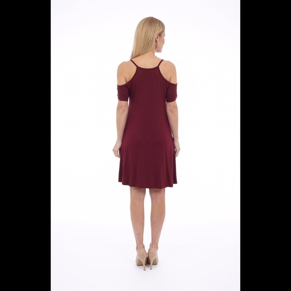 🌟 Wine Cold Shoulder Dress w/pockets - Picture 2 of 5